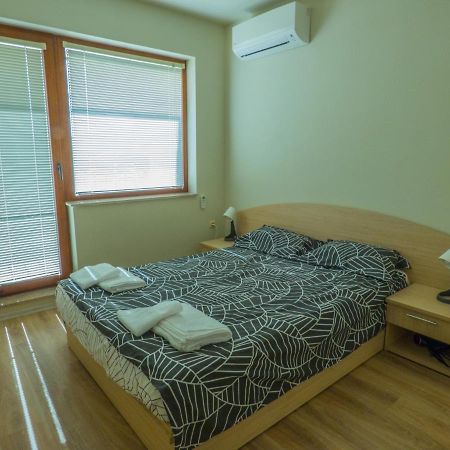 Private Apartment In Cypress Complex 15 바르나 외부 사진